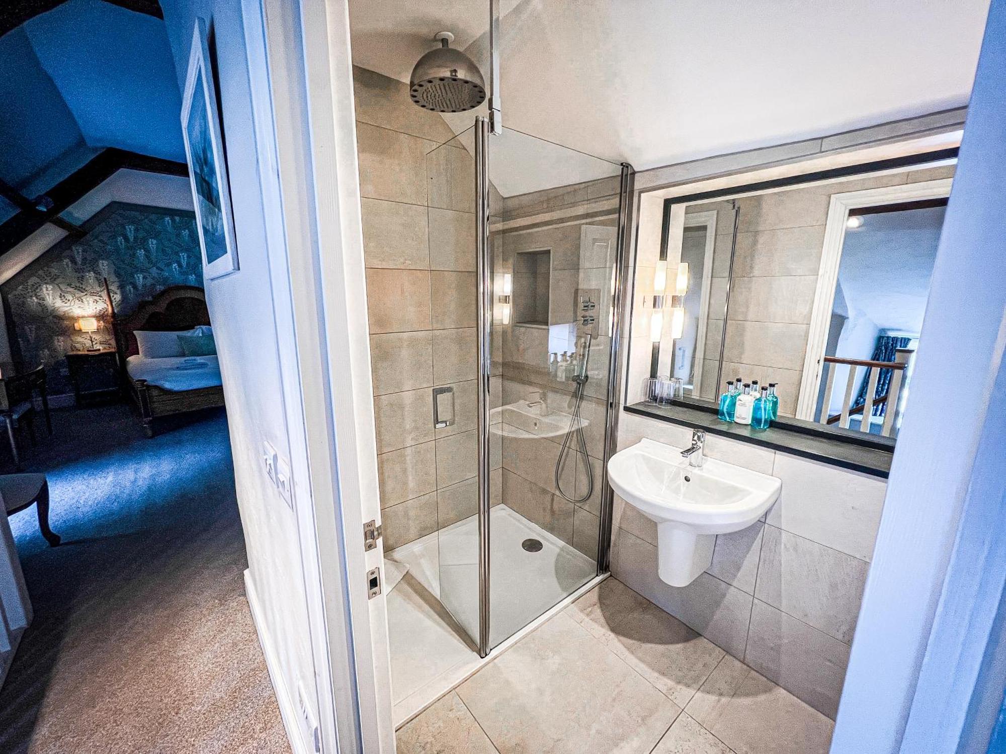 Rising Sun Hotel Линмут Екстериор снимка